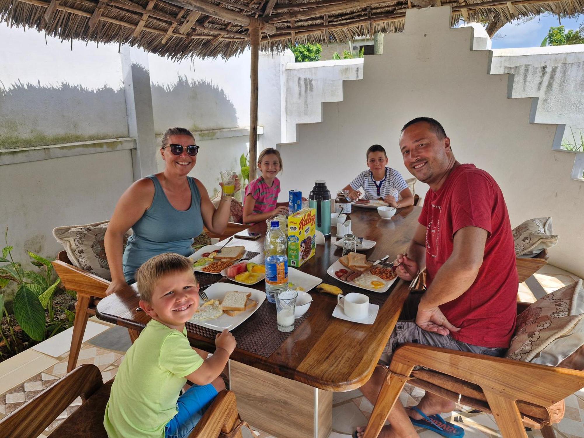 Mbweni 64 Zenj House Luxury Airport B&B מראה חיצוני תמונה