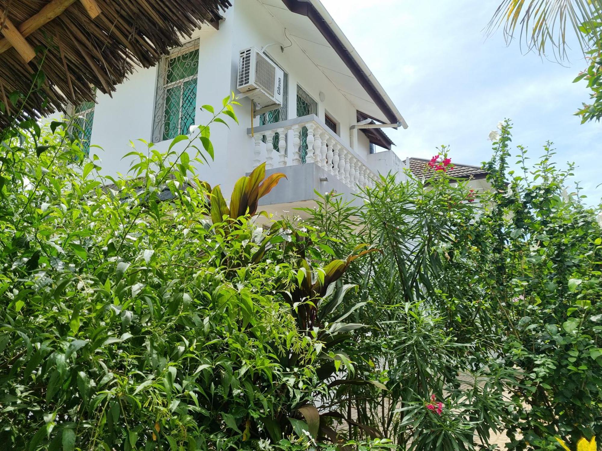 Mbweni 64 Zenj House Luxury Airport B&B מראה חיצוני תמונה