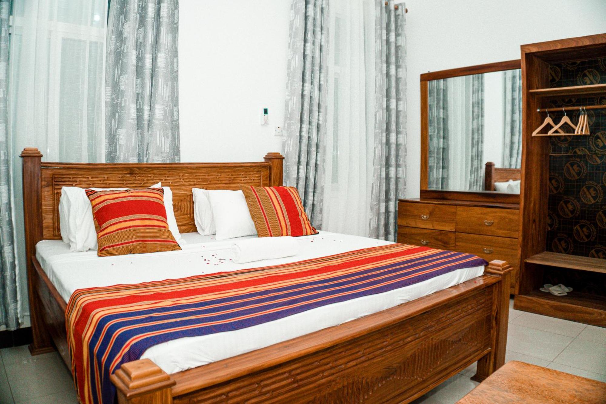 Mbweni 64 Zenj House Luxury Airport B&B מראה חיצוני תמונה